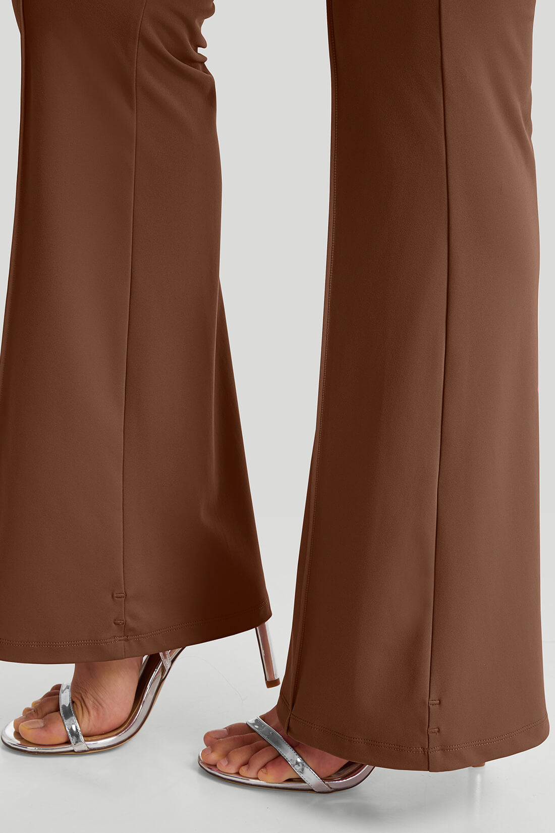 Calça Flare de Cintura Alta - Elegância e Modelagem Justa Marrom Zafire