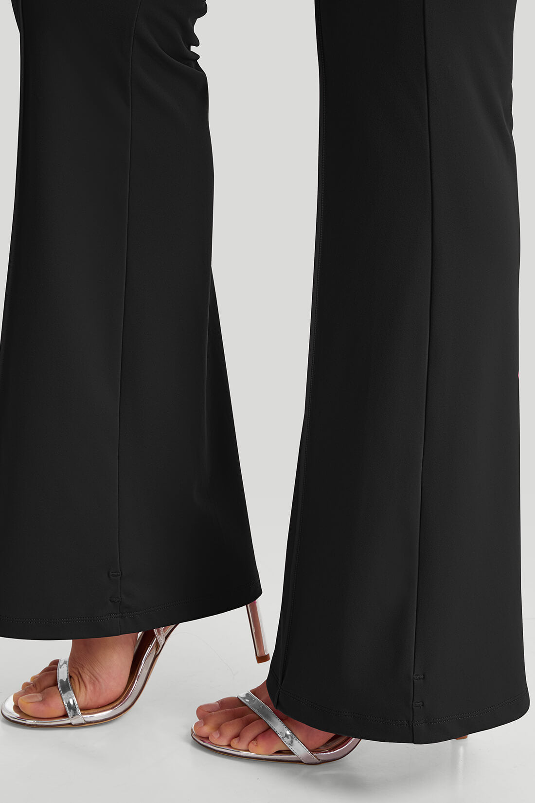 Calça Flare de Cintura Alta - Elegância e Modelagem Justa Preto Zafire