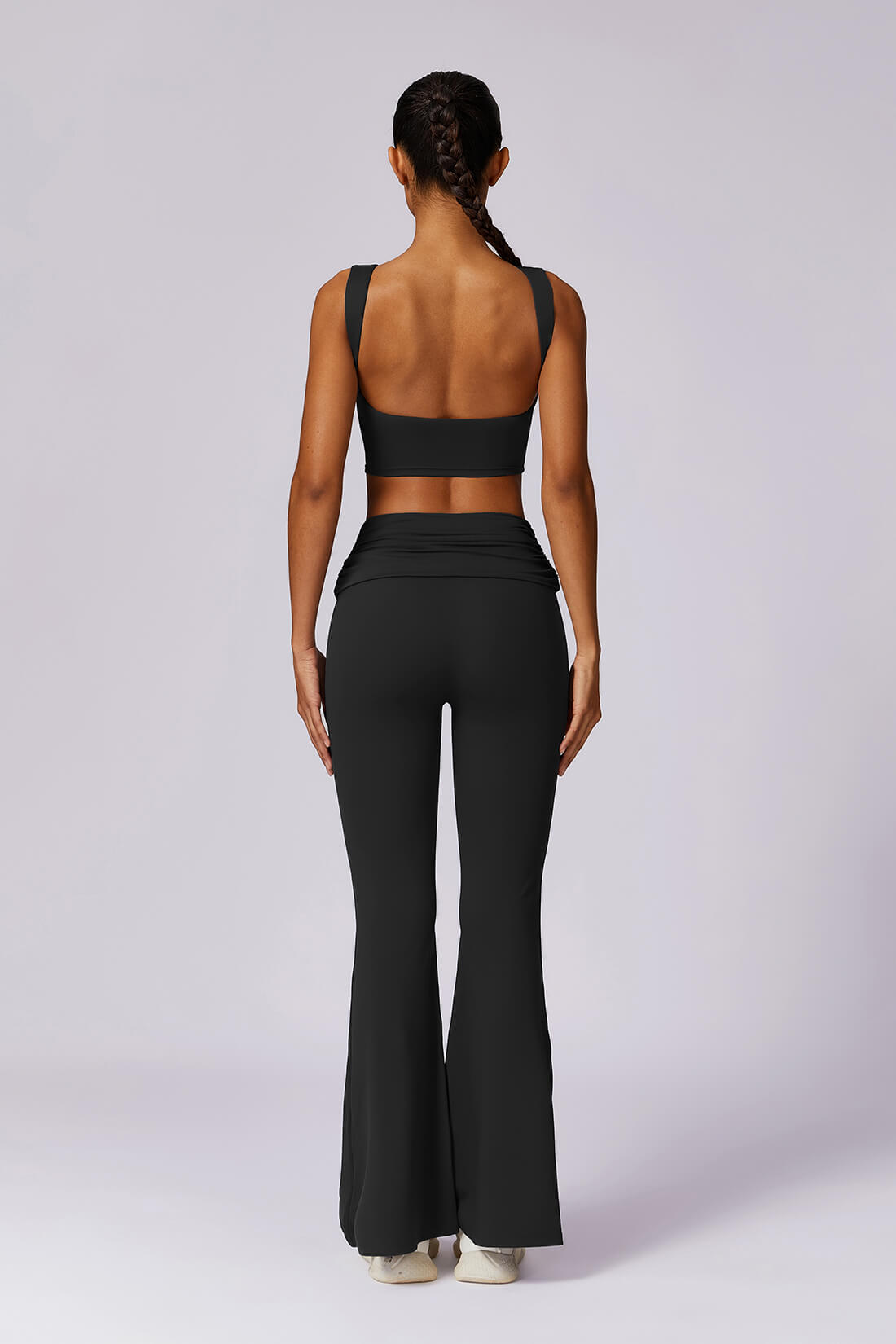 Conjunto com Blusa Decotada e Calça Flare Preto Zafire