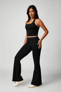 Conjunto com Blusa Gola Halter e Calça Flare Preto Zafire